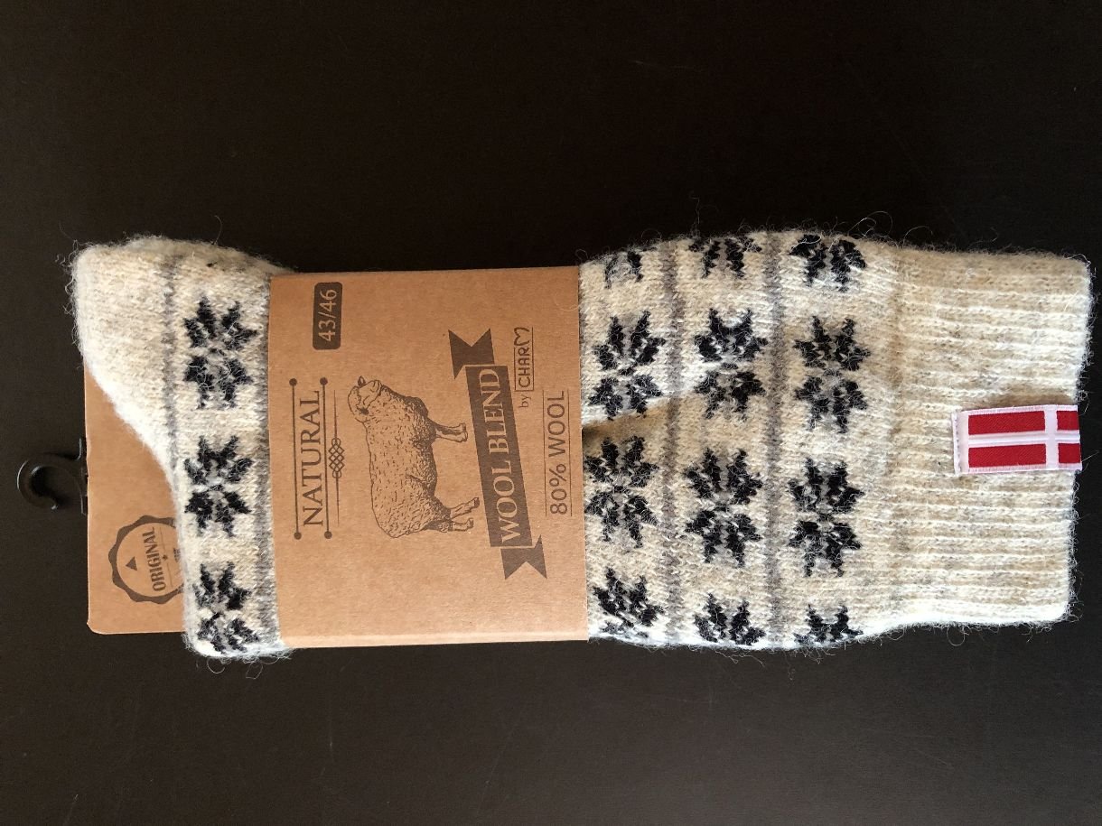 Starke Wollsocken aus 80% Wolle in Hellgrau mit schwarzem Muster