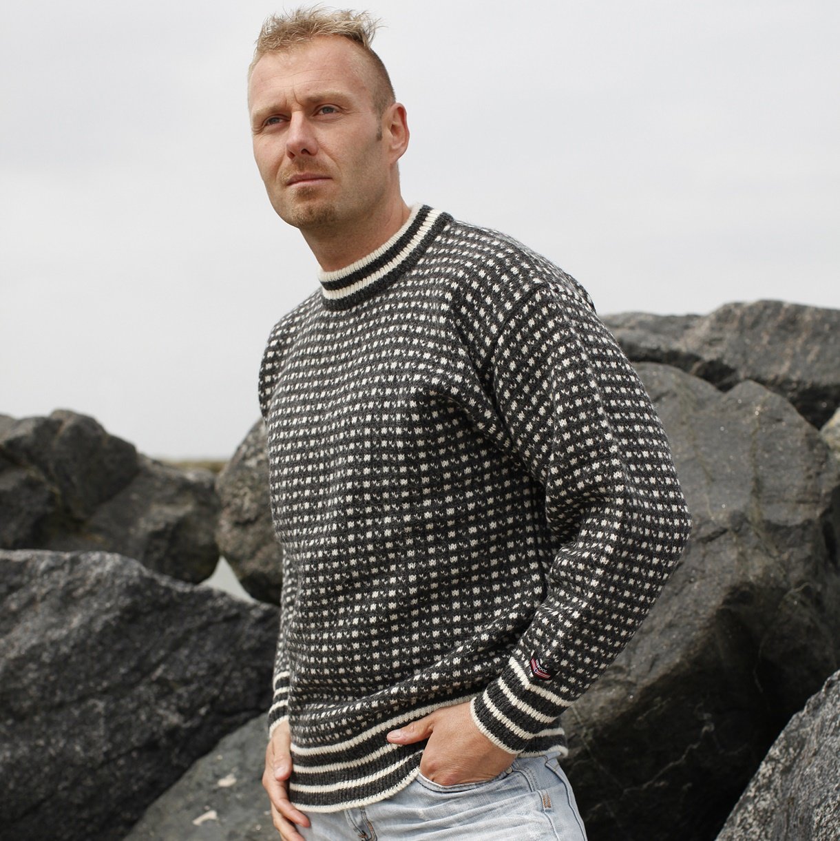 Færøsk strik af 100% ren uld i traditionelt mønster 