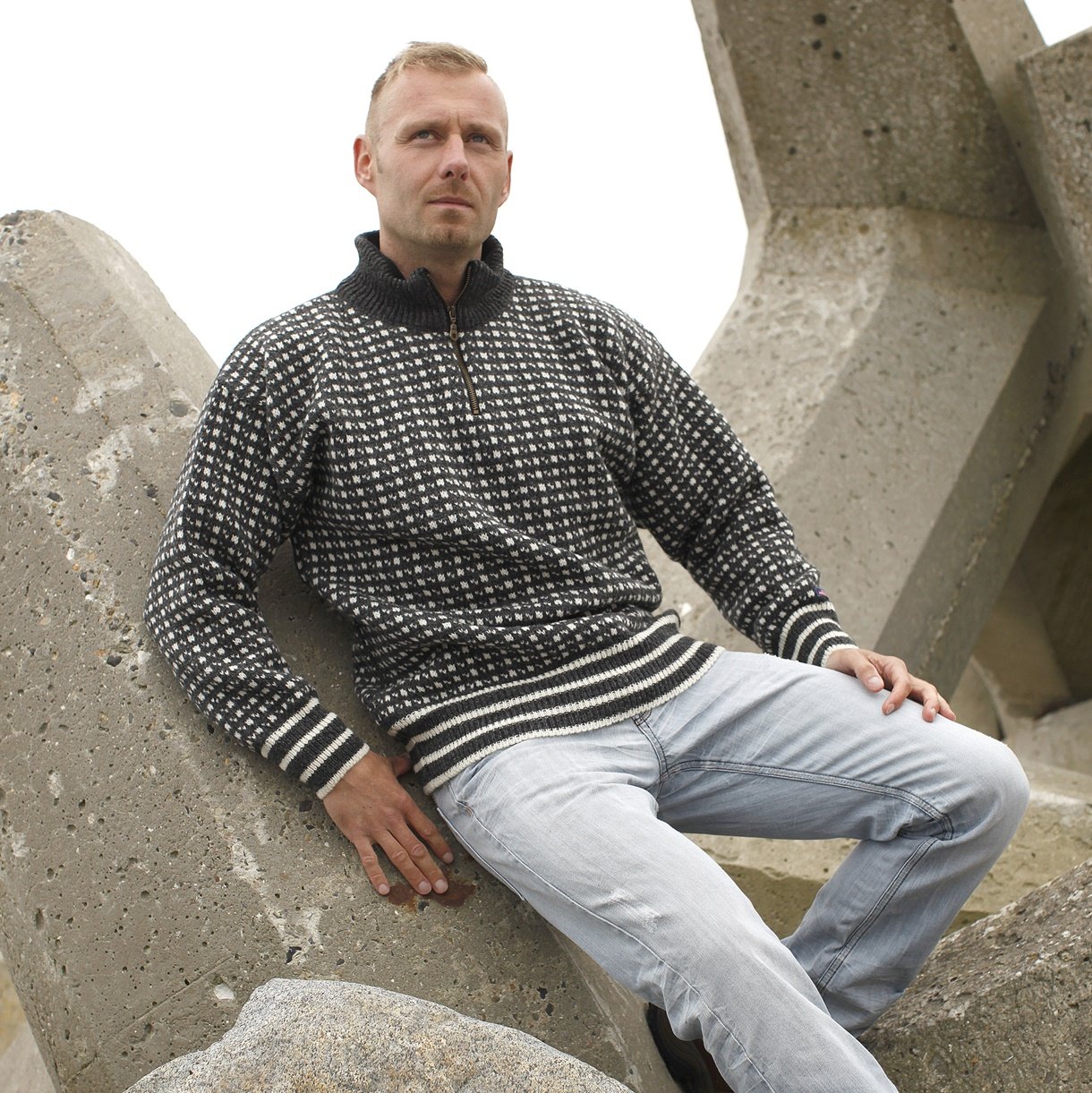 Islandsk striktrøje i originalt mønster af 100% ren uld