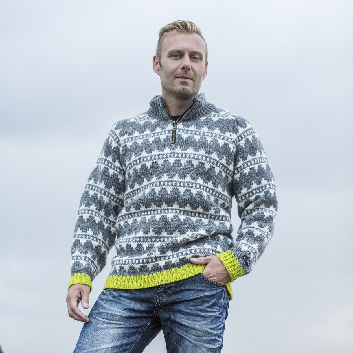 Islandsk uldtrøje i moderne mønster af 100% ren uld