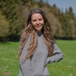 Flot gr� JURMO striktr�je i 100% uld til kvinder - Fra WOOLWEAR of Scandinavia