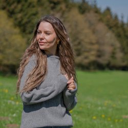 Flot gr� JURMO striktr�je i 100% uld til kvinder - Fra WOOLWEAR of Scandinavia