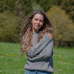 Flot gr� JURMO striktr�je i 100% uld til kvinder - Fra WOOLWEAR of Scandinavia