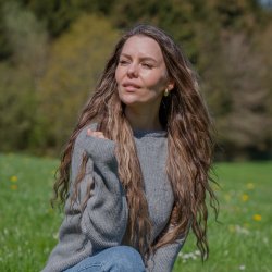 Flot gr� JURMO striktr�je i 100% uld til kvinder - Fra WOOLWEAR of Scandinavia