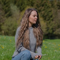 Flot gr� JURMO striktr�je i 100% uld til kvinder - Fra WOOLWEAR of Scandinavia