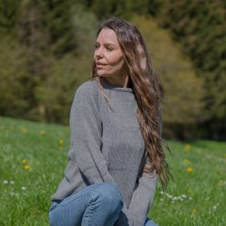 Flot gr� JURMO striktr�je i 100% uld til kvinder - Fra WOOLWEAR of Scandinavia