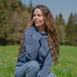 Flot indigo bl JURMO striktrje til kvinder i 100 procent uld - Fra WOOLWEAR of Scandinavia.