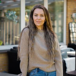 Klassisk beige - JURMO striktrje i 100 % uld til kvinder - Fra WOOLWEAR of Scandinavia