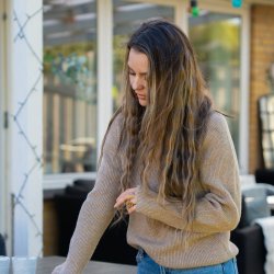 Klassisk beige - JURMO striktrje i 100 % uld til kvinder - Fra WOOLWEAR of Scandinavia