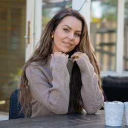 Klassisk beige - JURMO striktrje i 100 % uld til kvinder - Fra WOOLWEAR of Scandinavia