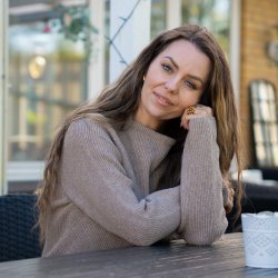 Klassisk beige - JURMO striktrje i 100 % uld til kvinder - Fra WOOLWEAR of Scandinavia