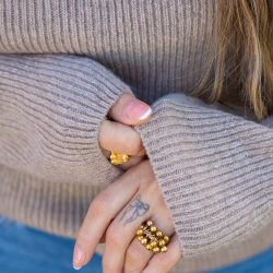 Klassisk beige - JURMO striktrje i 100 % uld til kvinder - Fra WOOLWEAR of Scandinavia