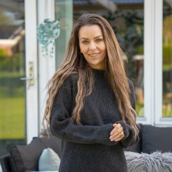 Klassisk koksgr JURMO striktrje i 100% uld til kvinder - Fra WOOLWEAR of Scandinavia