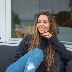 Klassisk koksgr JURMO striktrje i 100% uld til kvinder - Fra WOOLWEAR of Scandinavia