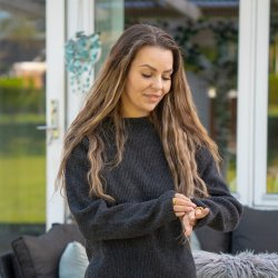 Klassisk koksgr JURMO striktrje i 100% uld til kvinder - Fra WOOLWEAR of Scandinavia