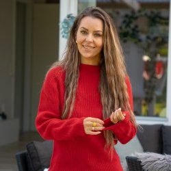 Lkker rd JURMO striktrje i 100% uld til kvinder - Fra WOOLWEAR of Scandinavia