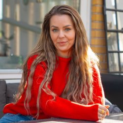 Lkker rd JURMO striktrje i 100% uld til kvinder - Fra WOOLWEAR of Scandinavia