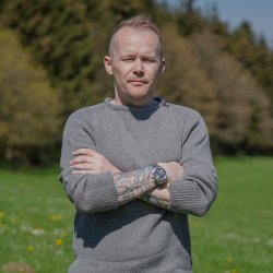 Flot gr JURMO striktrje i 100% uld til mnd - Fra WOOLWEAR of Scandinavia