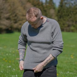 Flot gr JURMO striktrje i 100% uld til mnd - Fra WOOLWEAR of Scandinavia