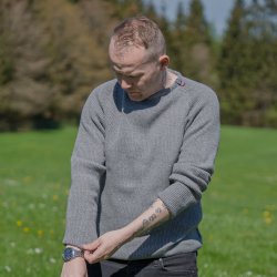 Flot gr JURMO striktrje i 100% uld til mnd - Fra WOOLWEAR of Scandinavia