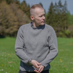 Flot gr JURMO striktrje i 100% uld til mnd - Fra WOOLWEAR of Scandinavia