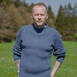 Flot indigo bl JURMO striktrje i 100% uld - Fra WOOLWEAR of Scandinavia