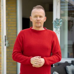 Flot rd JURMO striktrje i 100% uld til manden - Fra WOOLWEAR of Scandinavia