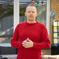 Flot rd JURMO striktrje i 100% uld til manden - Fra WOOLWEAR of Scandinavia