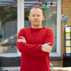 Flot rd JURMO striktrje i 100% uld til manden - Fra WOOLWEAR of Scandinavia