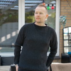 Klassisk koksgr JURMO striktrje i 100% uld til mnd - Fra WOOLWEAR of Scandinavia