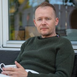 Pine-green JURMO striktrje i 100% uld til manden - Fra WOOLWEAR of Scandinavia