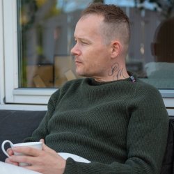 Pine-green JURMO striktrje i 100% uld til manden - Fra WOOLWEAR of Scandinavia