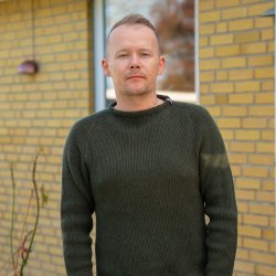 Pine-green JURMO striktrje i 100% uld til manden - Fra WOOLWEAR of Scandinavia