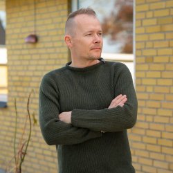 Pine-green JURMO striktrje i 100% uld til manden - Fra WOOLWEAR of Scandinavia