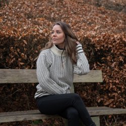 Flot sweater i 100% ren ny uld frsk inspireret mnster, til kvinder