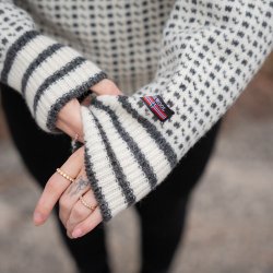 Flot sweater i 100% ren ny uld frsk inspireret mnster, til kvinder