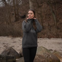 Klassisk Norsk uldtrje i koks, med klassisk lys mnster, til kvinder