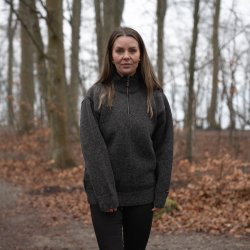 Klassisk norsk strik i 100% ren ny uld i koksgr til kvinder