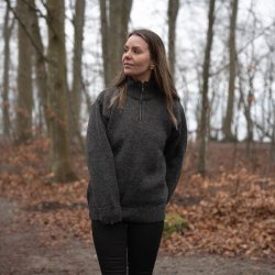 Klassisk norsk strik i 100% ren ny uld i koksgr til kvinder