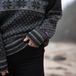 Smart norsk uldstrik med lynls i halsen til kvinder 