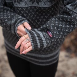 Smart norsk uldstrik med lynls i halsen til kvinder 