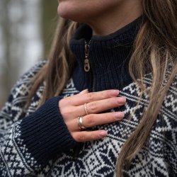 Striktrje fra Norwool i ren uld, med klassisk is stjerne mnster til kvinder 