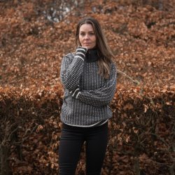 Striktrje med originalt Islandsk mnster af 100 % ren uld til kvinder