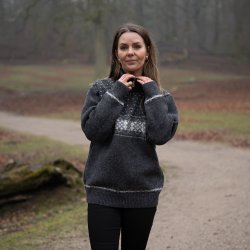 Uldsweater fra Norwool i koks med flot mnster til kvinder 