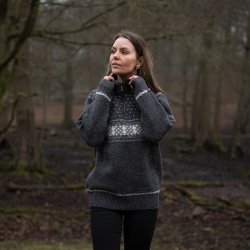 Uldsweater fra Norwool i koks med flot mnster til kvinder 