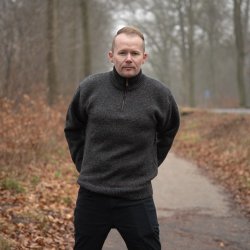 Klassisk norsk sweater i 100% uld i koksgr til mnd 