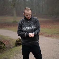 Norsk uldsweater i koks med flot mnster 