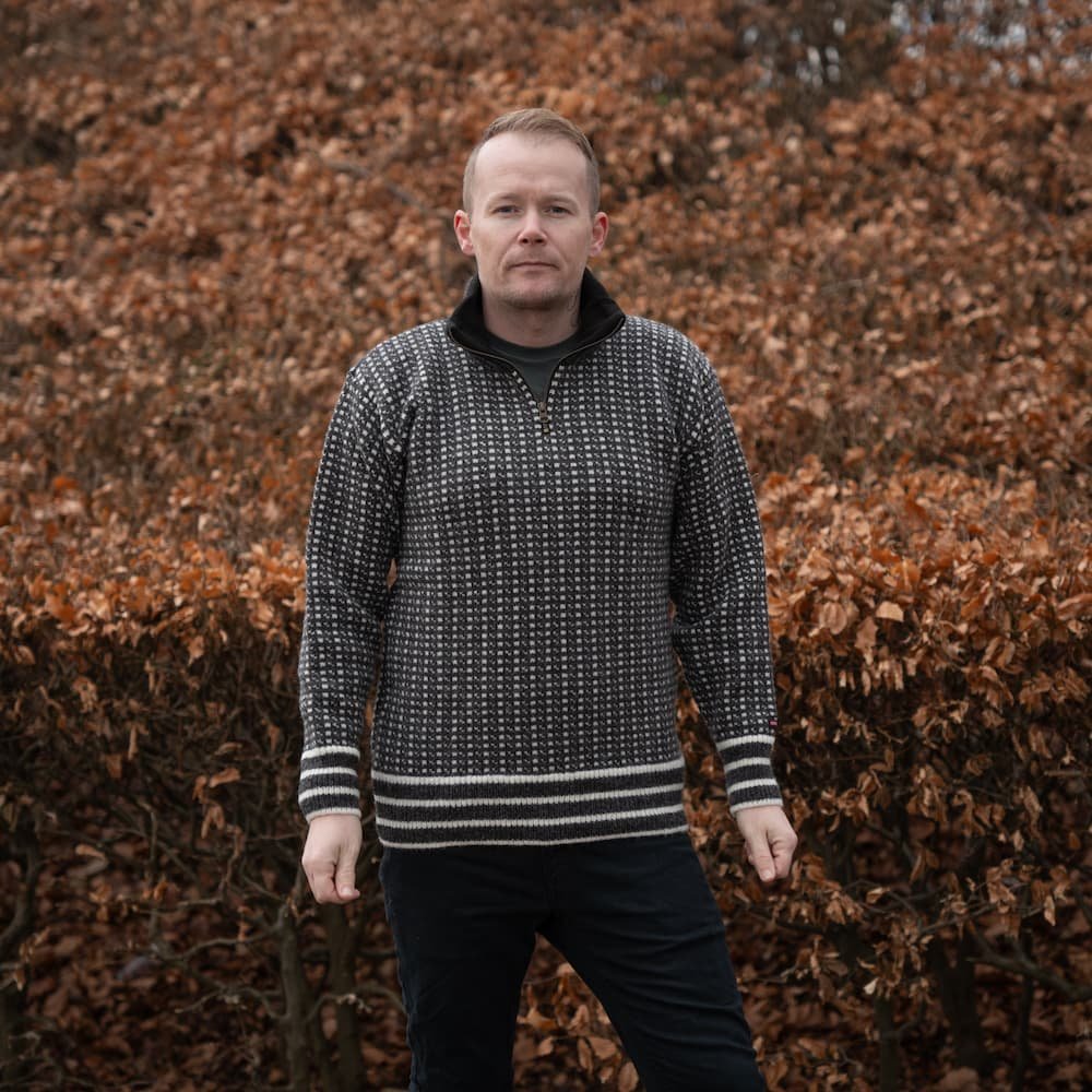 Striktrje i originalt frsk mnster af 100% ren uld, til mnd