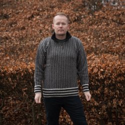 Striktrje i originalt frsk mnster af 100% ren uld, til mnd