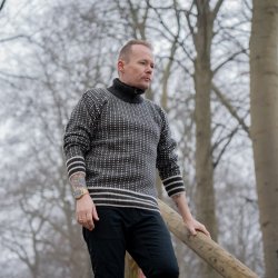 Striktrje i originalt frsk mnster af 100% ren uld, til mnd